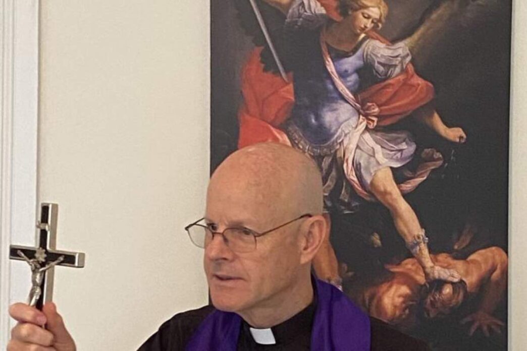 Rossetti ha identificato sette fattori principali che permettono ai demoni di “nutrirsi” e radicarsi nella vita di una persona.