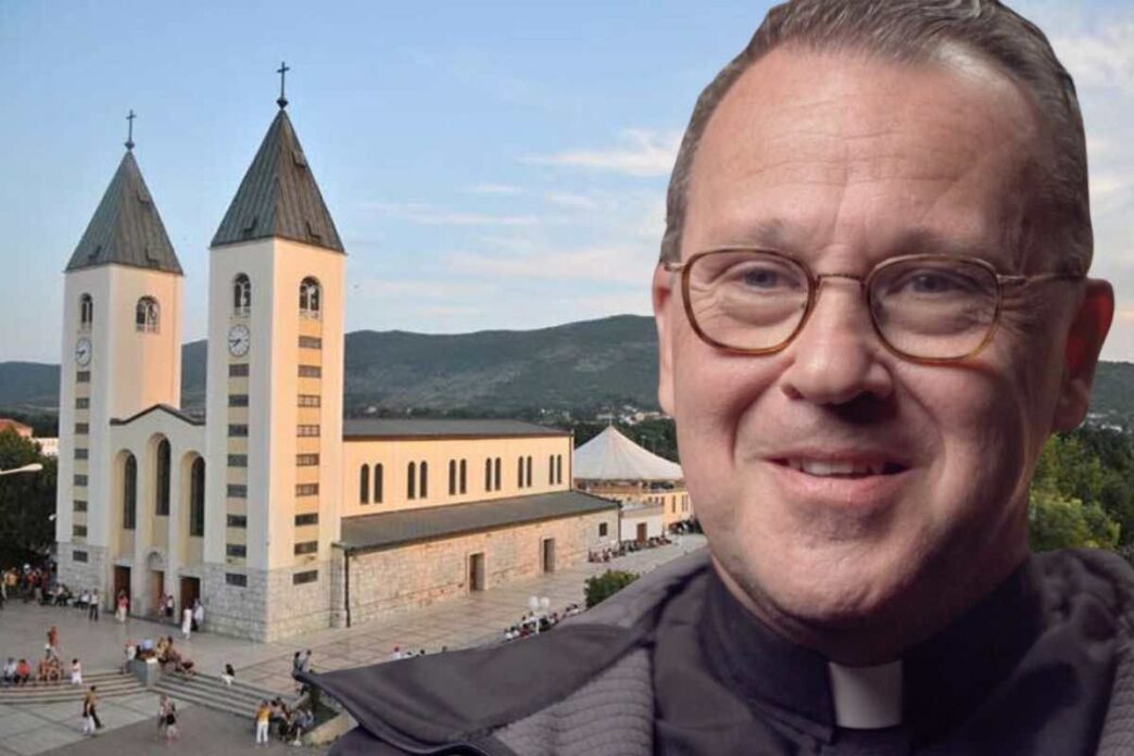 La vita di Padre Dermot S. Roache è cambiata radicalmente grazie a un pellegrinaggio che ha intrapreso nel 1996, destinato a segnare il suo cammino spirituale. In quel periodo, il suo cuore era gravato dalle difficoltà familiari: la tossicodipendenza del fratello e la malattia di suo padre