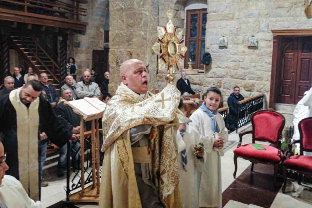 era anche cappellano regionale della Caritas e un punto di riferimento per tante famiglie che in questi anni difficili avevano trovato in lui sostegno spirituale e umano.