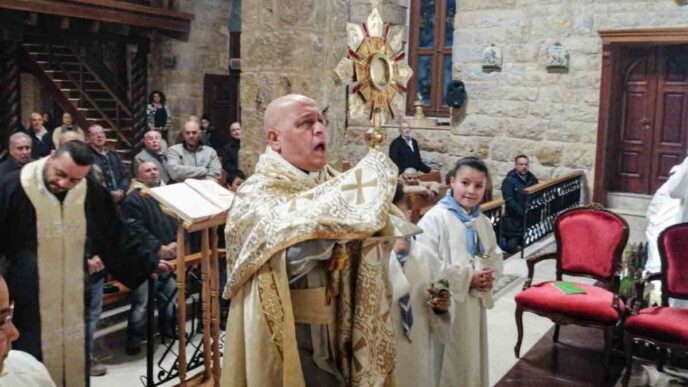 era anche cappellano regionale della Caritas e un punto di riferimento per tante famiglie che in questi anni difficili avevano trovato in lui sostegno spirituale e umano.