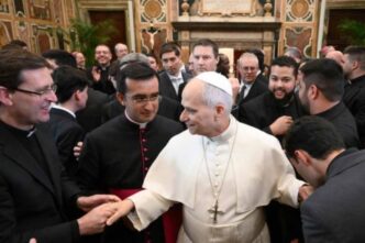 Il Papa ha ribadito mercoledì scorso l'importanza della successione apostolica per comprendere il ministero sacerdotale nella Chiesa cattolica, riservato agli uomini.