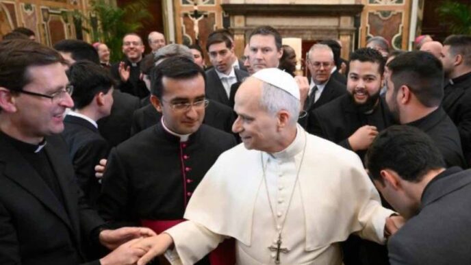 Il Papa ha ribadito mercoledì scorso l'importanza della successione apostolica per comprendere il ministero sacerdotale nella Chiesa cattolica, riservato agli uomini.