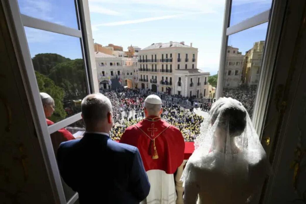La visita di Leone XIV a Montecarlo ha suscitato inevitabilmente alcune riflessioni. Il Principato, simbolo di ricchezza e lusso, non sembrava il luogo più naturale per un messaggio cristiano, soprattutto quando si parla di denaro. Ma è proprio in un contesto del genere che il Papa ha scelto di portare il Vangelo, mostrando la sua profonda coerenza.