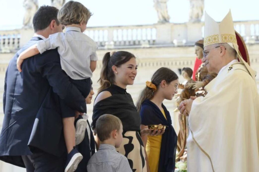 Papa Leone XIV ha convocato i presidenti delle conferenze episcopali mondiali a Roma per ottobre, con un obiettivo chiaro: discutere come applicare l'esortazione apostolica Amoris laetitia di Papa Francesco, a dieci anni dalla sua pubblicazione
