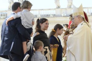 Papa Leone XIV ha convocato i presidenti delle conferenze episcopali mondiali a Roma per ottobre, con un obiettivo chiaro: discutere come applicare l'esortazione apostolica Amoris laetitia di Papa Francesco, a dieci anni dalla sua pubblicazione