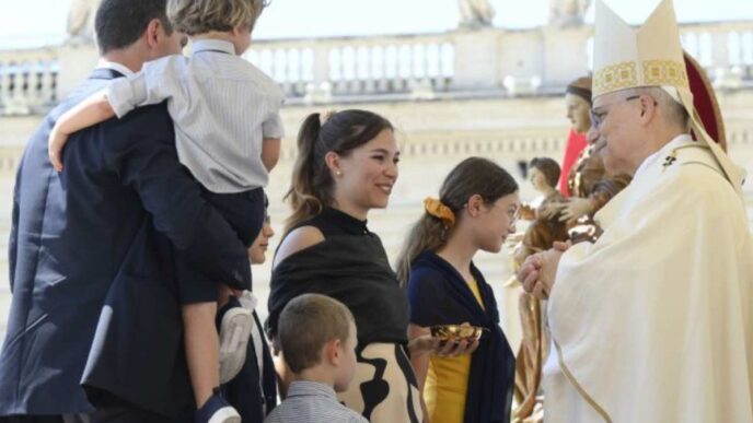 Papa Leone XIV ha convocato i presidenti delle conferenze episcopali mondiali a Roma per ottobre, con un obiettivo chiaro: discutere come applicare l'esortazione apostolica Amoris laetitia di Papa Francesco, a dieci anni dalla sua pubblicazione