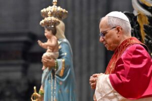 Leone XIV ha insistito sul fatto che "la violenza non è mai la scelta giusta" e ha esortato i presenti a scegliere sempre il bene.