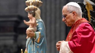 Leone XIV ha insistito sul fatto che "la violenza non è mai la scelta giusta" e ha esortato i presenti a scegliere sempre il bene.