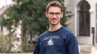 Da adolescente, aveva rifiutato la cresima, ma la sua storia ci insegna che a volte basta un incontro con il Cristo nella liturgia per ritrovare la propria strada spirituale. Un viaggio che inizia nel cuore della sua vita quotidiana e si trasforma in un rinnovato legame con Dio.