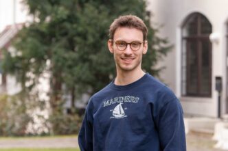 Da adolescente, aveva rifiutato la cresima, ma la sua storia ci insegna che a volte basta un incontro con il Cristo nella liturgia per ritrovare la propria strada spirituale. Un viaggio che inizia nel cuore della sua vita quotidiana e si trasforma in un rinnovato legame con Dio.