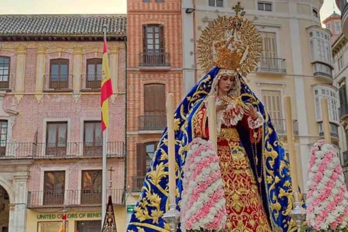 Questo legame con la chiesa di San Juan Bautista, dove la Vergine del Dolore è venerata, è ancora più forte se si considera che è il luogo dove i suoi genitori si sono sposati, dove lui e suo fratello sono stati battezzati