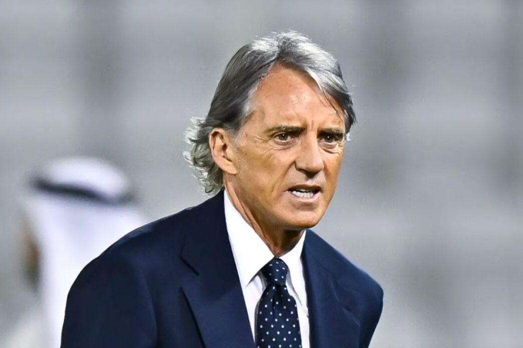 "Mentre eravamo a messa, l’allarme ha iniziato a suonare sul mio telefono, con scritte in arabo", ha raccontato Mancini, ricordando come la paura fosse palpabile tra lui e il suo staff.