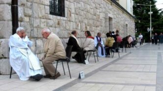 La Confessione frequente è un sacramento che non solo perdona i peccati, ma dona alla nostra anima una nuova forza spirituale. Scopri come avvicinarti a Dio attraverso questo potente strumento di guarigione spirituale.