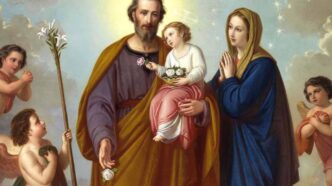 San Giuseppe ci insegna a portare la nostra croce con amore e determinazione. La sua vita è stata una continua obbedienza a Dio, anche quando ciò significava affrontare difficoltà enormi, come la gravidanza di Maria e la minaccia di violenza. La sua decisione di fuggire in Egitto per proteggere Maria e il Bambino è un atto di straordinario coraggio e sacrificio.