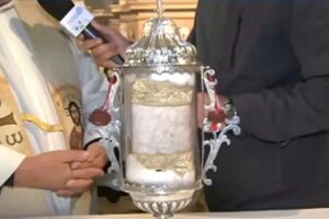 Nel XIII secolo, a Gruaro, un piccolo comune del Veneto, accadde un evento straordinario che, ancora oggi, racconta di una fede capace di sfidare le leggi della natura.