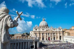 Il Papa ha appena autorizzato la promulgazione di nuovi decreti dal Dicastero delle Cause dei Santi, confermando il cammino verso la santità di diverse figure di grande valore spirituale. Tra questi, alcuni passaggi significativi per la Chiesa di oggi.