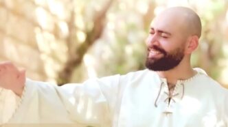 Intervista a Don Charbel che ci spiega l'importanza della Pasqua