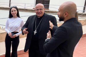 Essayan accusa i poteri internazionali di alimentare il conflitto per motivi economici e geopolitici