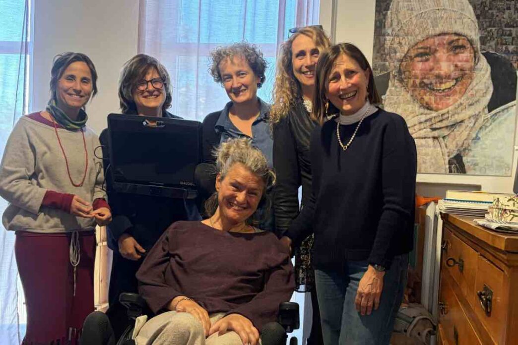 Mary Sangalli vive con la SLA da 18 anni. La sua storia è quella di una donna che, nonostante la malattia, ha trovato una gioia profonda, quella che solo Dio può dare