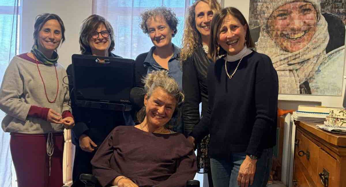 Mary Sangalli vive con la SLA da 18 anni. La sua storia è quella di una donna che, nonostante la malattia, ha trovato una gioia profonda, quella che solo Dio può dare