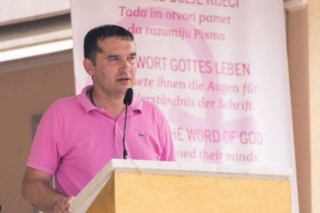 Domenica 26 aprile 2026, alle ore 19:30, la sala San Giovanni Paolo II di Medjugorje ospiterà la presentazione di "Giuseppe, ecco Maria", il libro di Dario Vasilj che racconta una testimonianza profonda e commovente.