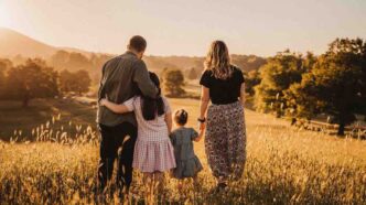 L’ambiente familiare è uno spazio di rifugio, ma può diventare anche un terreno di stress e tensioni, specialmente quando si sommano impegni quotidiani e incomprensioni.