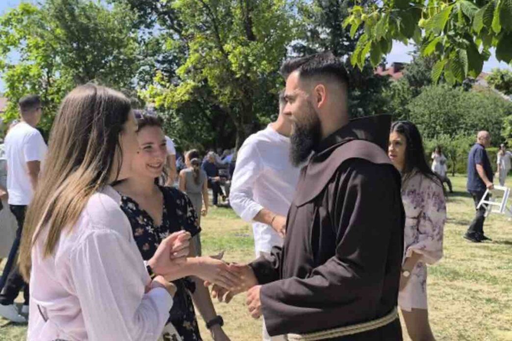 Una madre chiede se i videogiochi possono allontanare un figlio dalla fede. Non è una domanda rara