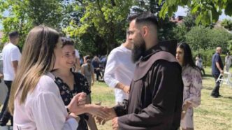 Una madre chiede se i videogiochi possono allontanare un figlio dalla fede. Non è una domanda rara