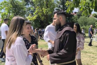 Una madre chiede se i videogiochi possono allontanare un figlio dalla fede. Non è una domanda rara