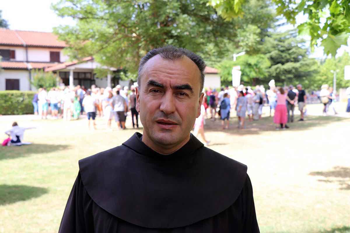 Il programma sarà moderato da Ivana Knezović, che, insieme ai sacerdoti fra Marinko Šakota e padre Mato Anić, esplorerà il valore spirituale e umano di questa testimonianza.