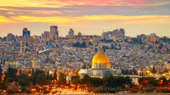 Gerusalemme continua a essere attraversata da tensioni che sembrano non trovare una via d’uscita. Eppure, dentro questa realtà complessa, la Chiesa locale prova a custodire uno sguardo diverso, più profondo, legato alla sua origine e alla sua missione.