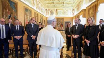 Essere cristiani in politica non coincide con il dichiararsi tali. Non basta dirlo. Conta altro. Conta come si decide, dove si guarda quando si è chiamati a scegliere.