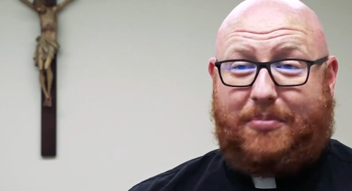 Un percorso spezzato, poi ripreso. Una chiamata inattesa. E un luogo che torna sempre, Medjugorje, come se fosse parte della vocazione stessa.