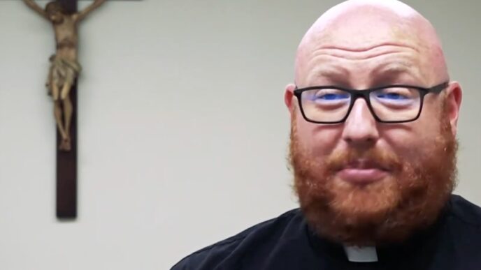 Un percorso spezzato, poi ripreso. Una chiamata inattesa. E un luogo che torna sempre, Medjugorje, come se fosse parte della vocazione stessa.