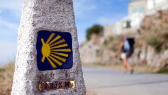 I cammini di Compostela non solo continuano a crescere, ma stabiliscono nuovi record. Nel 2025, Santiago de Compostela ha accolto più di 530.000 pellegrini, segnando un incremento del 6,2% rispetto all'anno precedente