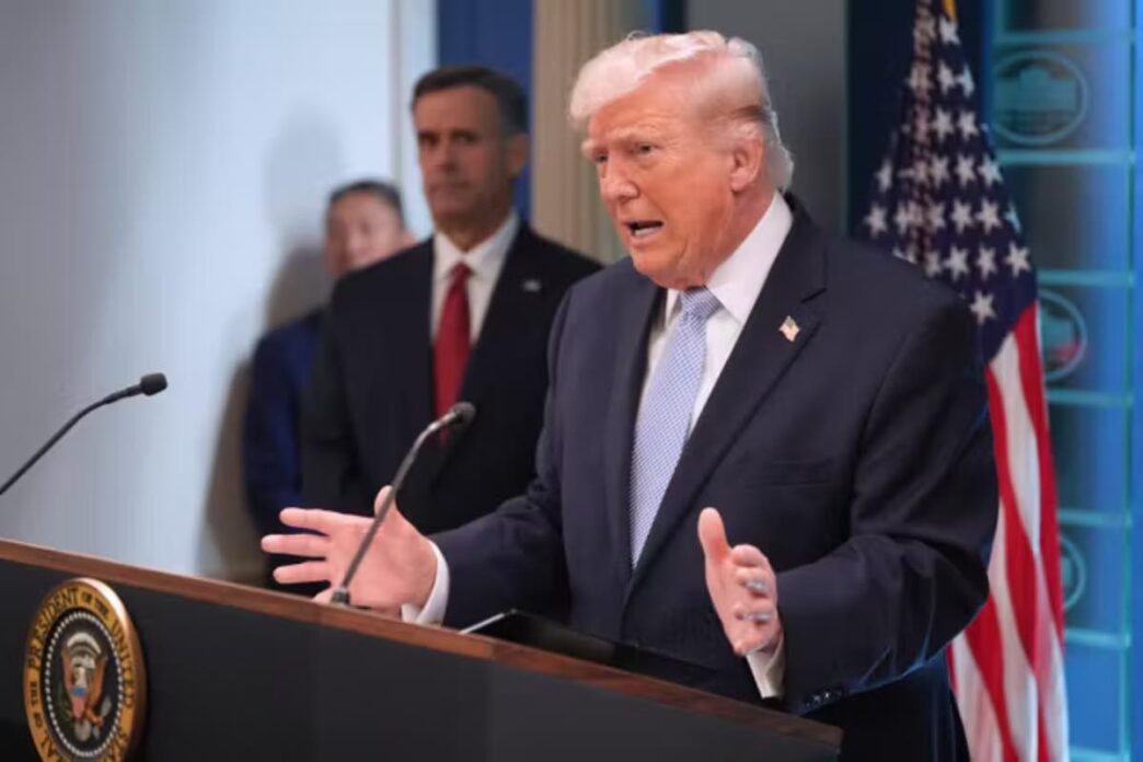 Giovanni Ricchiuti, presidente di Pax Christi Italia, ha lanciato un’affermazione forte e controversa, dichiarando che ogni cattolico che promuove la guerra dovrebbe essere scomunicato