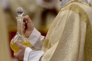 Le testimonianze di coloro che lo hanno ricevuto rivelano un sacramento vivo e potente, capace di portare guarigione sia spirituale che fisica