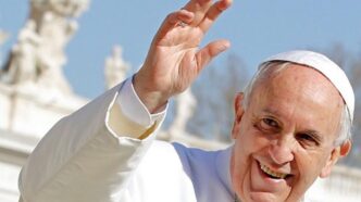 Oggi Santa Maria Maggiore ricorda Papa Francesco con una messa e una lapide commemorativa, segno di un legame profondo e spirituale durato anni.