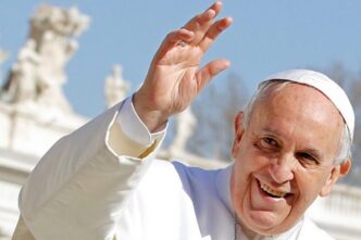 Oggi Santa Maria Maggiore ricorda Papa Francesco con una messa e una lapide commemorativa, segno di un legame profondo e spirituale durato anni.