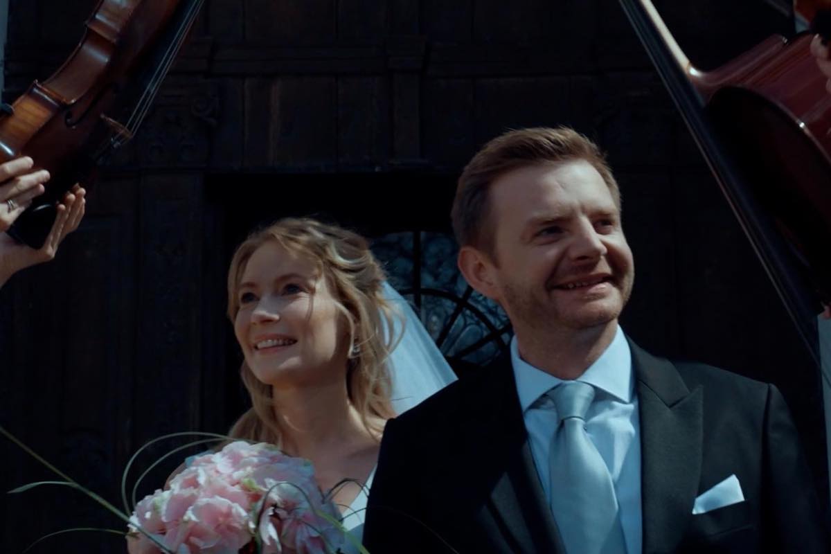 Il film non è solo un omaggio alla figura di San Giuseppe, ma anche un richiamo alla necessità di ricostruire i legami familiari e di non arrendersi nelle difficoltà