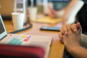 se visto con occhi di fede, il lavoro diventa un'occasione di incontro con Dio.