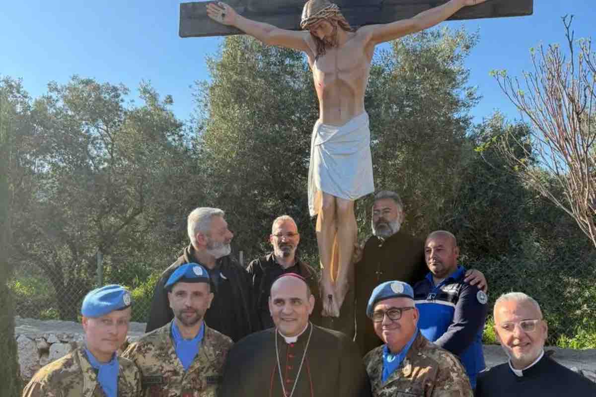 A Debel, un piccolo villaggio maronita nel sud del Libano, la statua di Cristo profanata a metà aprile è stata sostituita da una nuova scultura, grazie all'intervento dei soldati italiani della Forza ad Interim delle Nazioni Unite in Libano (Unifil).