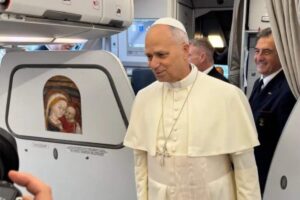 Dieci giorni serrati, quattro paesi, undicimila miglia da percorrere. Papa Leone XIV si prepara a un viaggio che, già nei numeri, dice qualcosa di preciso su dove sta andando oggi la Chiesa