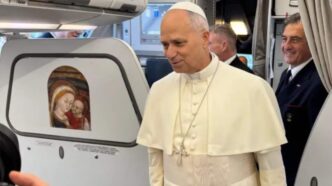 Dieci giorni serrati, quattro paesi, undicimila miglia da percorrere. Papa Leone XIV si prepara a un viaggio che, già nei numeri, dice qualcosa di preciso su dove sta andando oggi la Chiesa