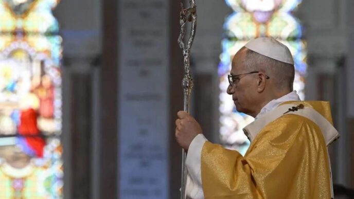 La Santa Sede non cerca di allearsi con potenze mondiali, ma di impegnarsi con tutte le nazioni sulla base di principi morali, senza mai appoggiare completamente la piattaforma politica di nessuno stato
