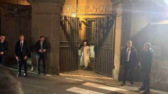 Le parole del Papa arrivano mentre il conflitto si inasprisce e il linguaggio politico si fa sempre più duro. Nel mezzo, una richiesta semplice ma sempre più difficile da ascoltare: fermarsi, parlare, evitare il peggio.