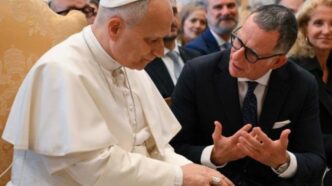 In un incontro con 400 dirigenti e dipendenti dell'INPS, il Papa mette al centro un concetto che definisce essenziale: il welfare è un diritto umano, non una mera concessione