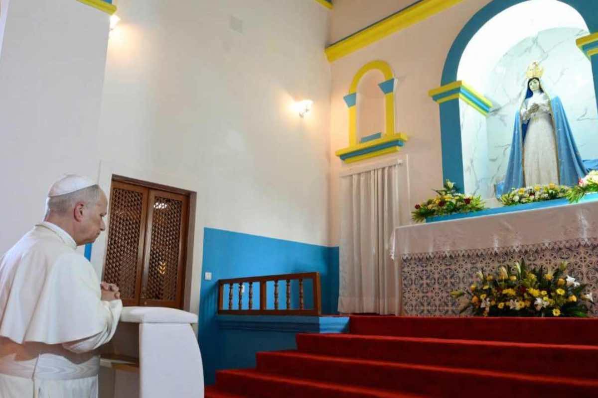 Nel cuore di questa devozione si trova una figura materna: la Vergine Maria, affettuosamente chiamata "Mama Muxima", che in lingua locale kimbundu significa “Madre del Cuore”