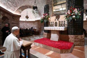 Ogni mese, Papa Leone registra il suo video “Prega con il Papa”, ma come seleziona le intenzioni per cui invita il mondo a pregare? La sua scelta non è mai casuale e coinvolge un lungo processo di riflessione e consultazione.