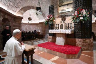 Ogni mese, Papa Leone registra il suo video “Prega con il Papa”, ma come seleziona le intenzioni per cui invita il mondo a pregare? La sua scelta non è mai casuale e coinvolge un lungo processo di riflessione e consultazione.